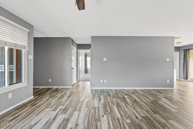 Foto del edificio - 803 E Carmen St