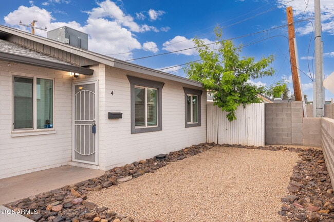 Building Photo - 1646 E McKinley St