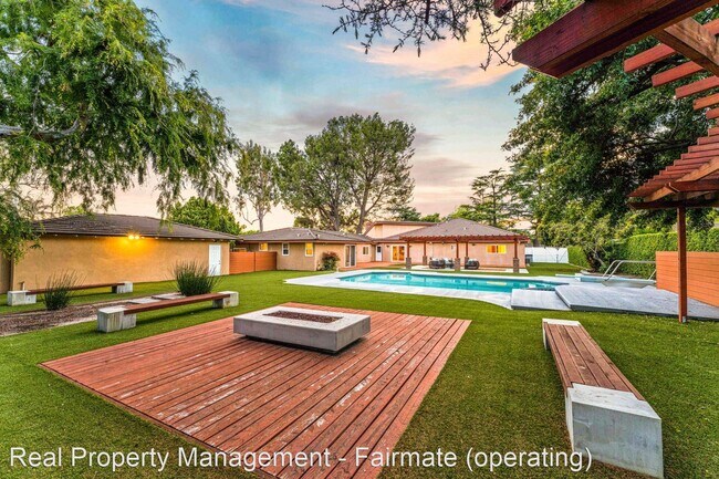 Foto del edificio - 4 br, 6 bath House - 3675 Locksley Dr