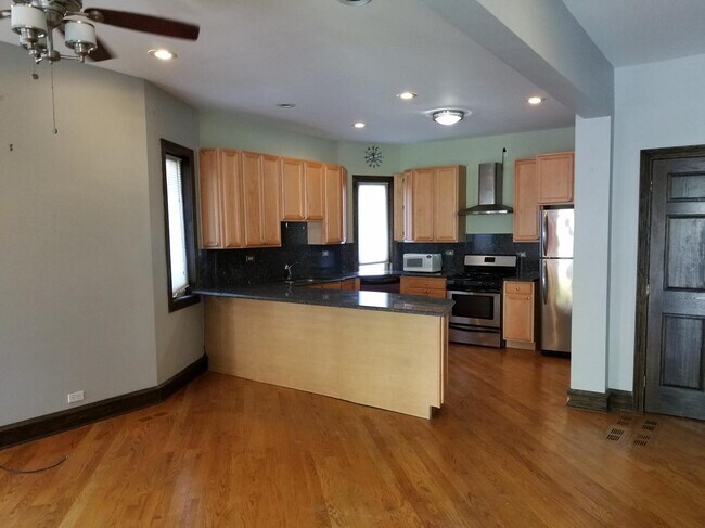 Foto del edificio - 2640 N Lawndale Ave