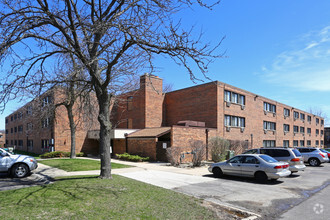 Kings Court Apartments photo'