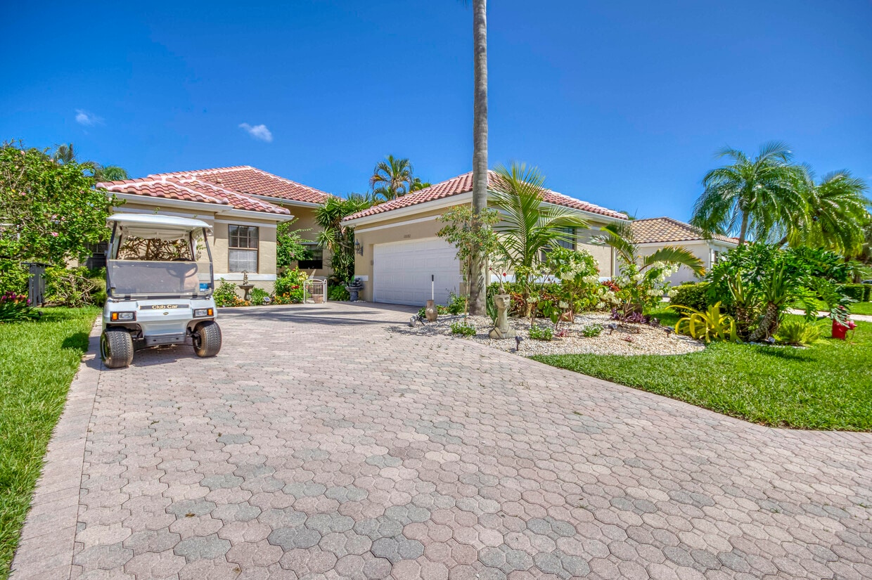 Foto principal - 10080 Dover Carriage Ln