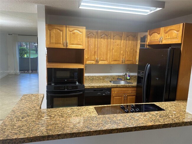 Foto del edificio - 4830 NW 102nd Ave