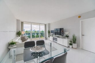 Building Photo - 3625 N Country Club Dr