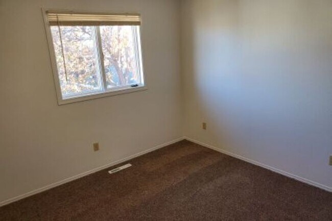 Building Photo - 1355 Quartz Pl
