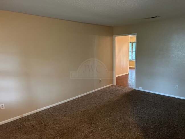 Building Photo - 1013 Kathey Dr
