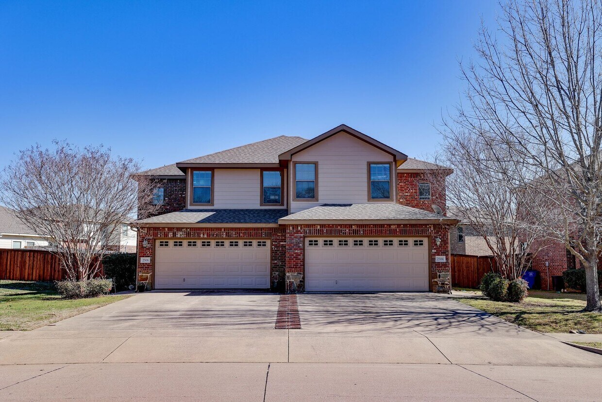 2504 Wood River Pkwy, Mansfield, TX 76063 Townhome Rentals in