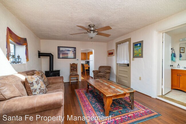 Building Photo - 1 br, 1 bath House - 124 B Elena Street