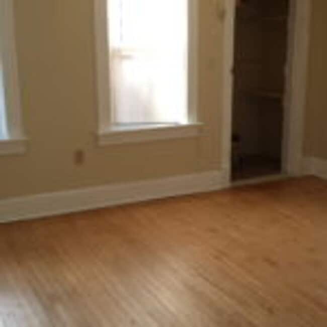 Foto del edificio - 3 Br Single - Family Home Available August...