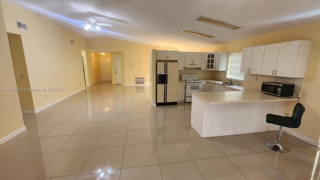 Foto del edificio - 8228 NW 199th Ter