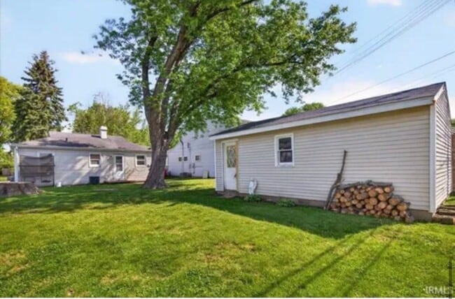 Building Photo - 2 bedroom, 1 bedroom Southside Home