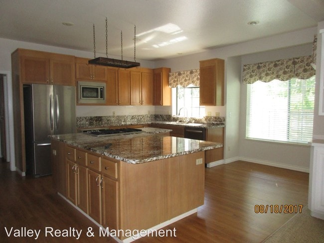Building Photo - 1000 Spring Meadow Dr