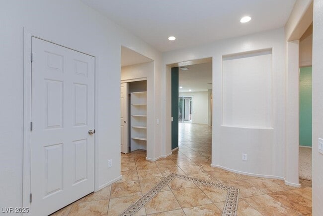 Building Photo - 2671 Lochleven Way