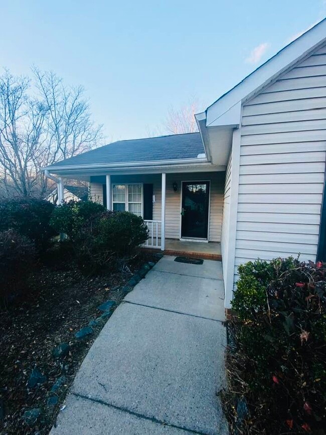 Building Photo - 117 Fraizer Creek Rd