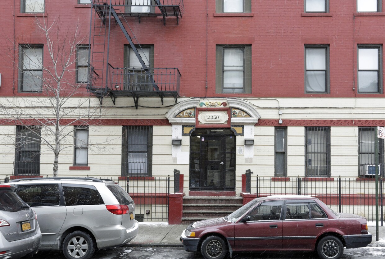 Foto del edificio - 2350-2352 Davidson Ave