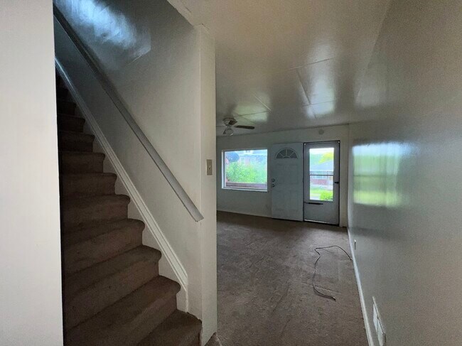 Foto del edificio - 709 Waddell Ave