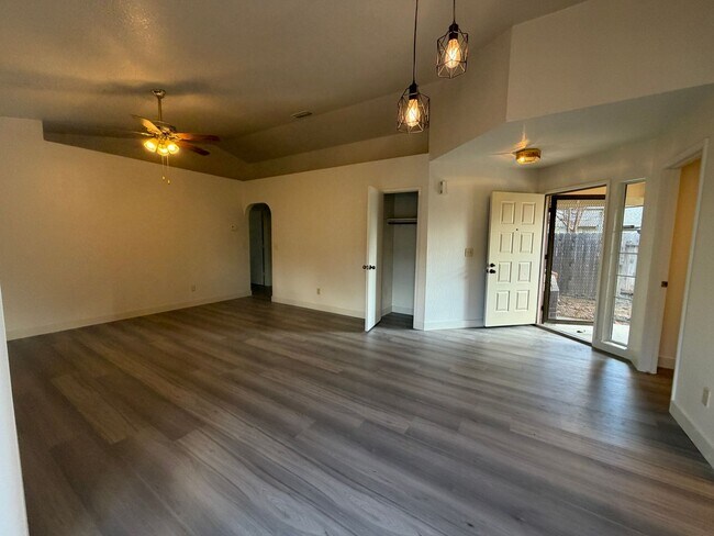 Foto del edificio - RV Access!