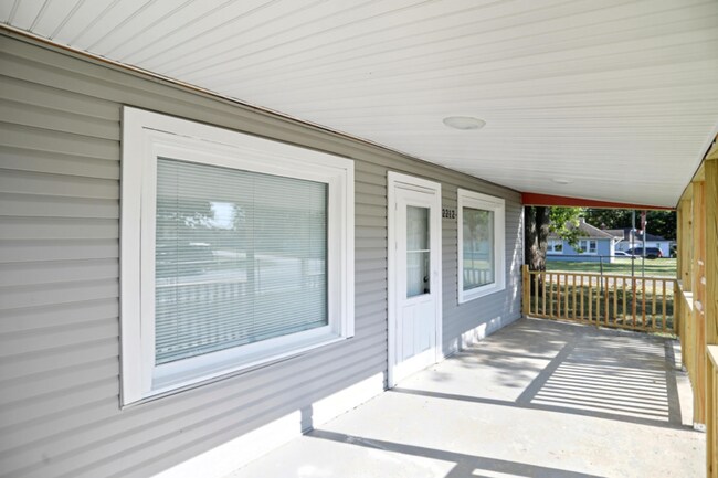 Foto del edificio - 2212 S Delawanda Ave