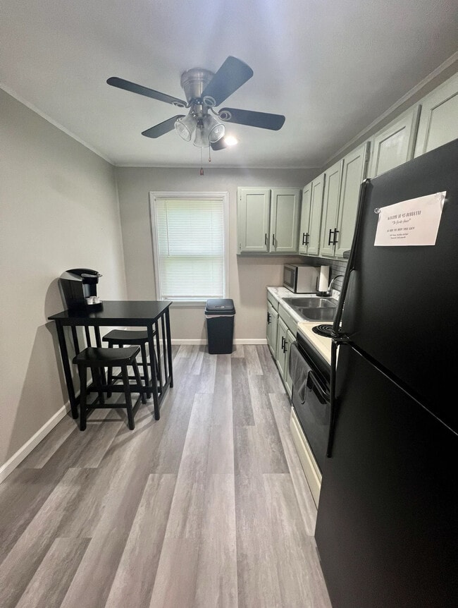 Foto del edificio - 43 Burdette Addition Dr