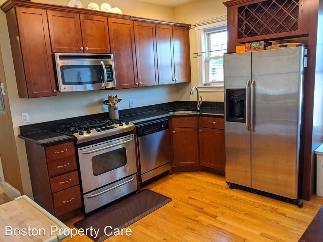 Foto principal - 3 br, 1 bath House - 6 Iona St #3