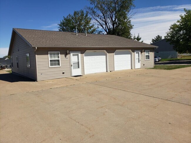 High Oak Apts. - 107 High Oak Dr