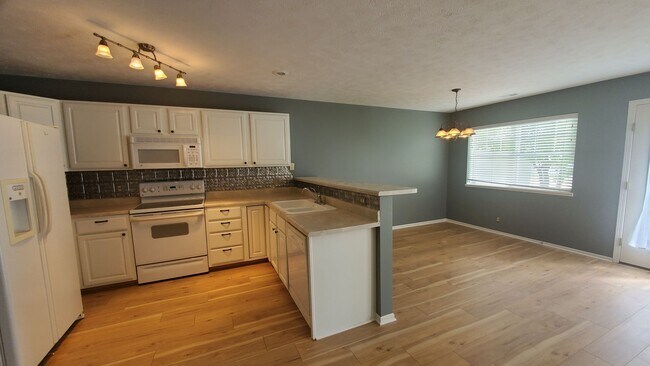 Building Photo - 6812 S 89th St