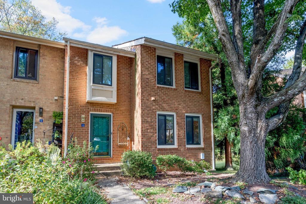 Primary Photo - 2012 Swans Neck Way