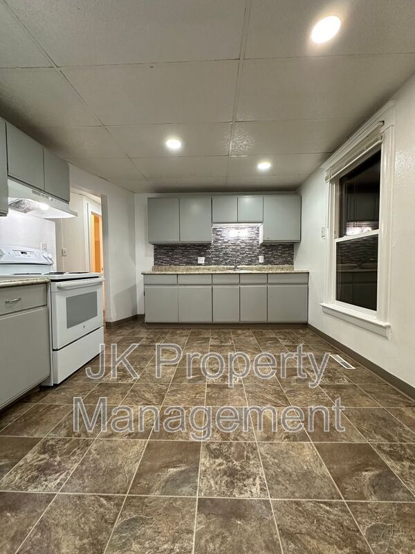 Foto del edificio - 608 4th Ave S
