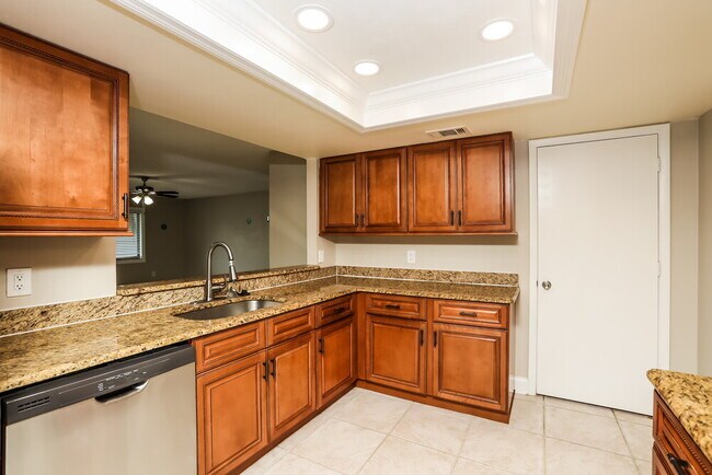 Foto del edificio - 9504 Lake Douglas Pl