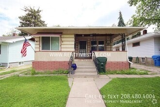 Building Photo - 616 S 10th Ave