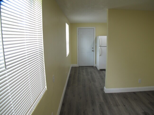 Building Photo - 1666 N Myrtle Ave