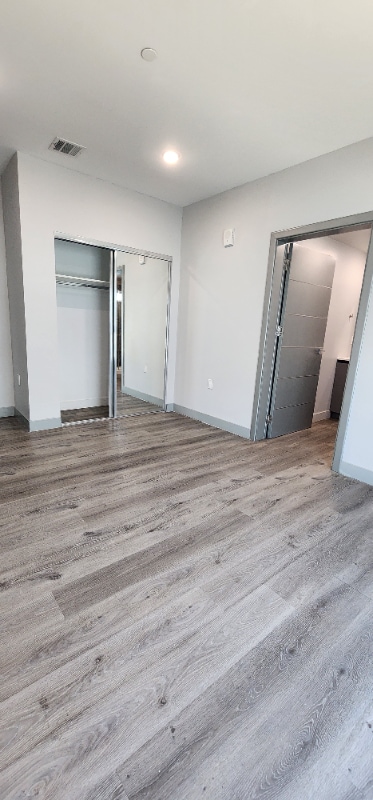 Foto del edificio - 7040 Woodman Ave