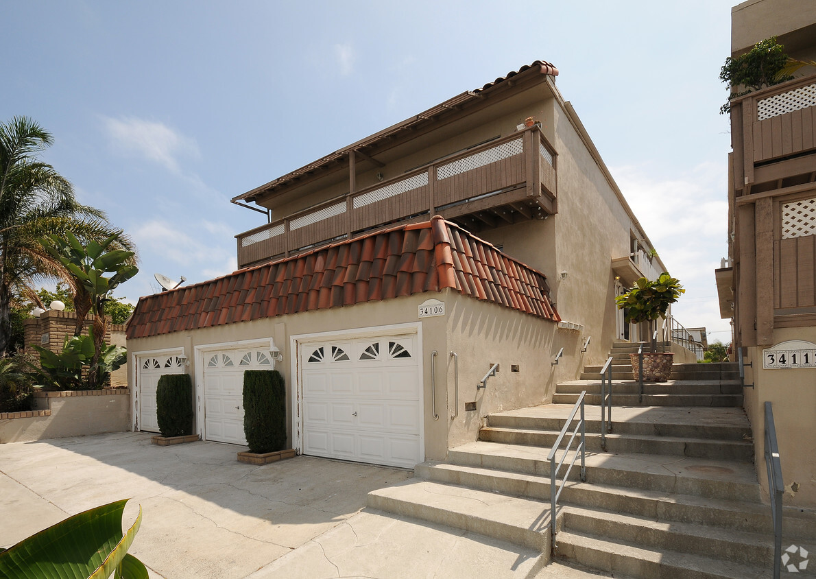 Primary Photo - 34106-34112 Amber Lantern St