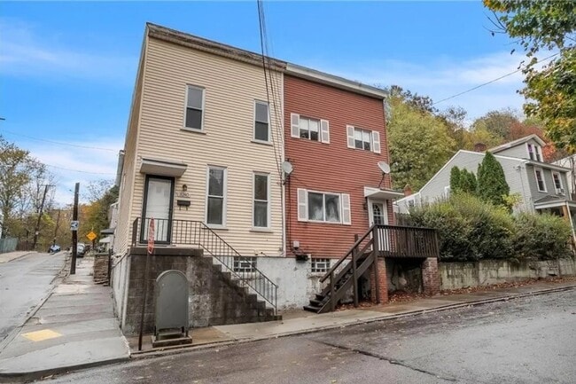 Building Photo - 3240 Rothpletz St