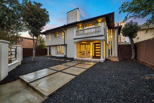 Foto del edificio - 6321 Deerwood Rd