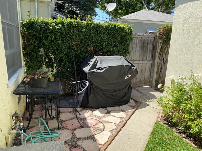 Back Yard Seating area and BBQ Area - 5042 Sawtelle Blvd