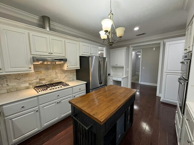 Foto del edificio - 301 Golden Pond Dr