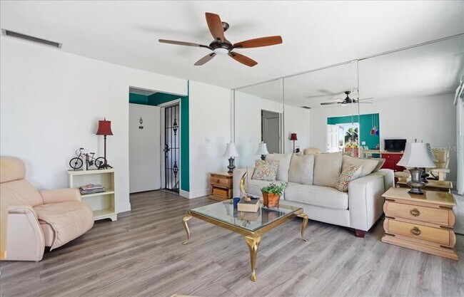 Foto del edificio - 3580 38th Ave S