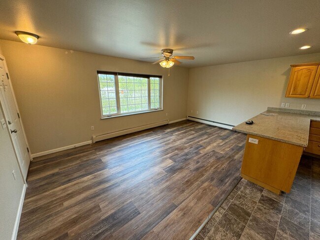Foto del edificio - 8064 W Donna Marie Ln