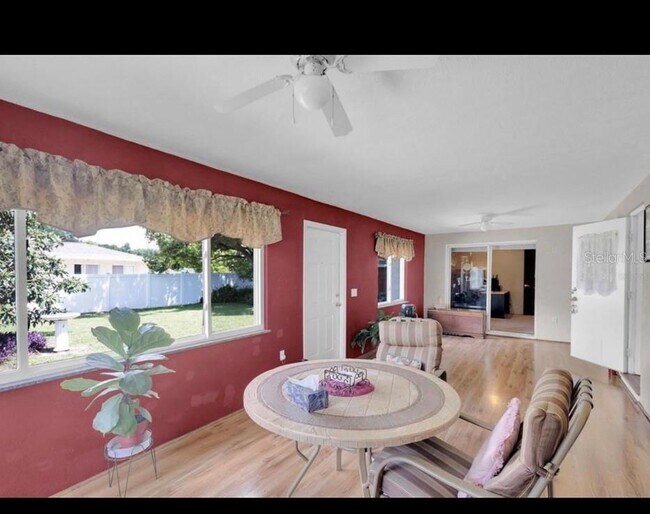 Foto del edificio - 6792 Tamarind Cir