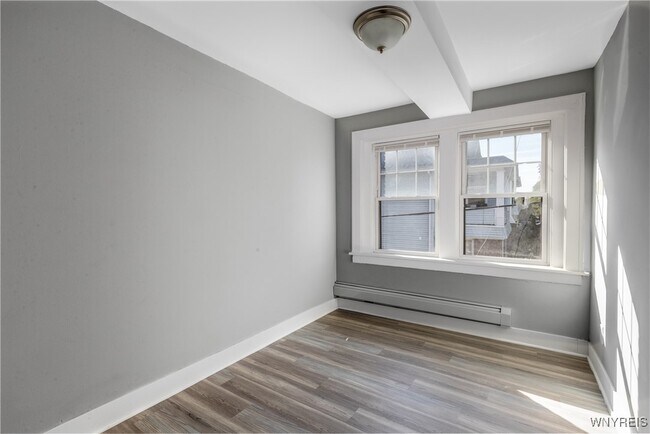 Foto del edificio - 1225 Hertel Ave