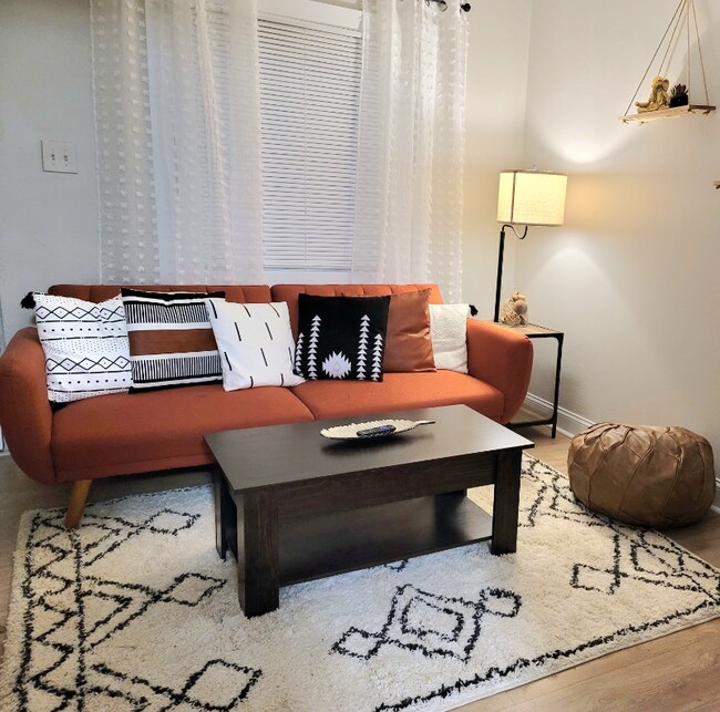 Foto del edificio - 1094 Osborne St SW