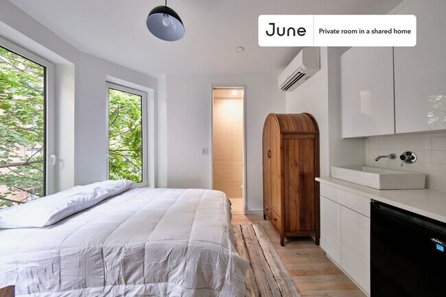 Foto del edificio - Room in Shared 4 bed/4 bath home in Ditmas Park