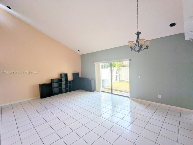 Building Photo - 1322 Sandpiper Blvd