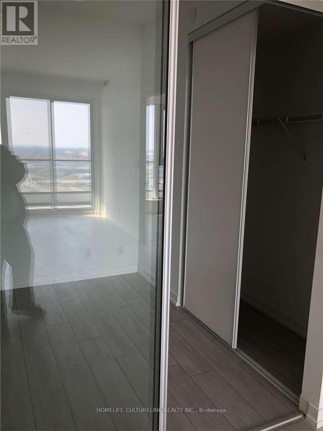 Building Photo - 898 Portage Pkwy