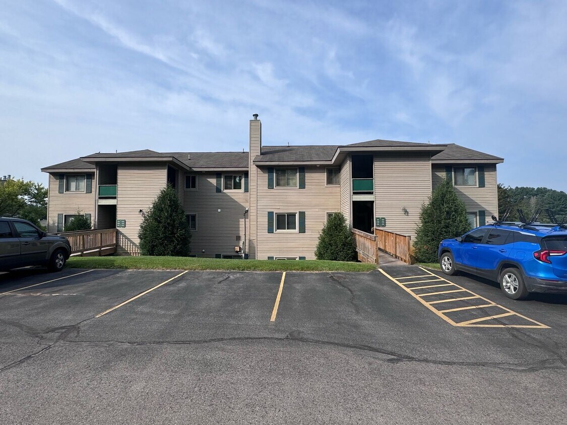 Primary Photo - 3 BEDROOM CONDO WITH A 1 CAR GARAGE AND IN...