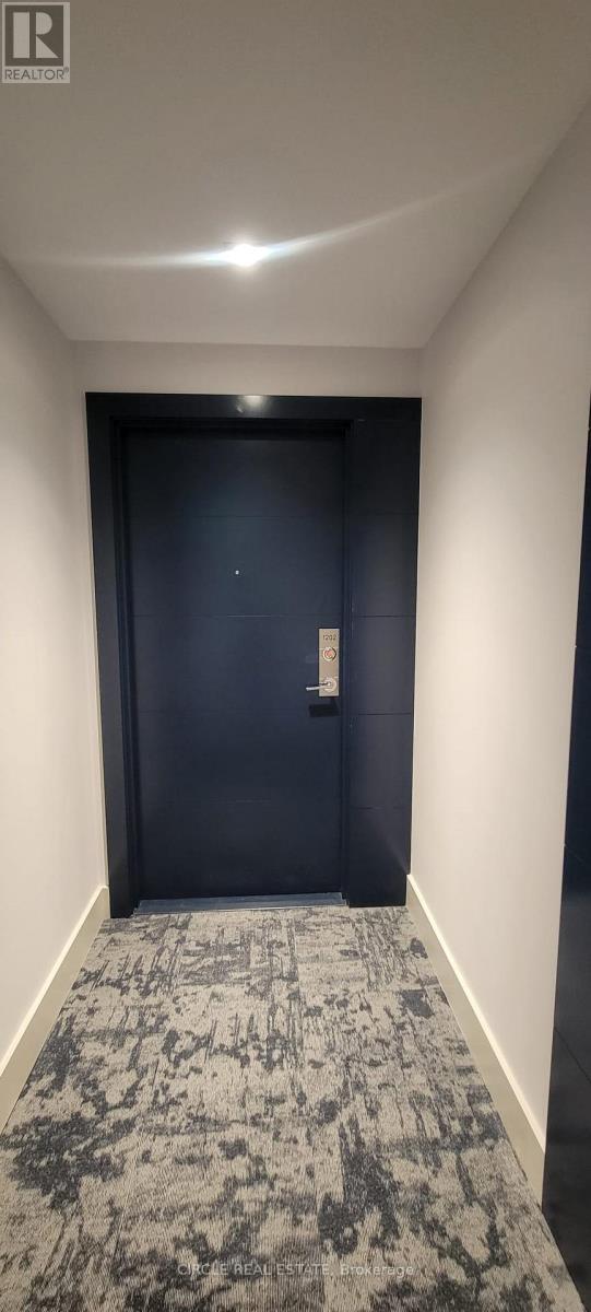 Building Photo - 75 James St S