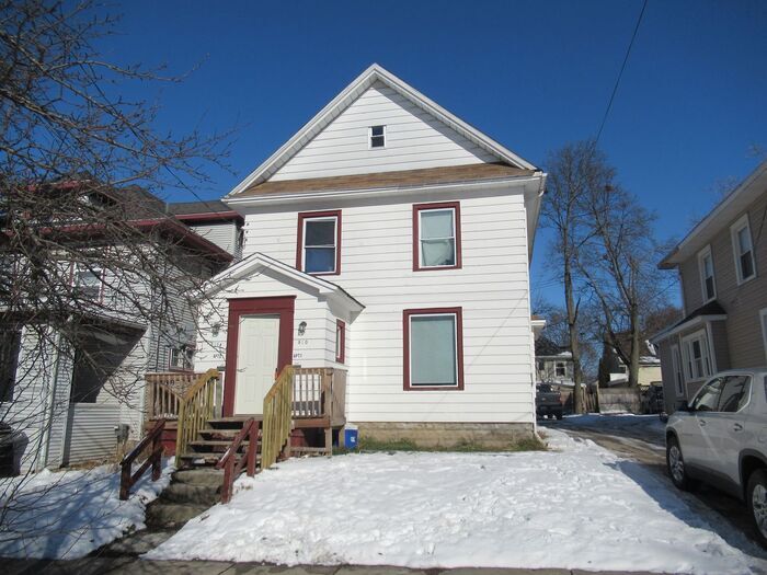 Lower level duplex with lots of storage House for Rent in Lansing, MI