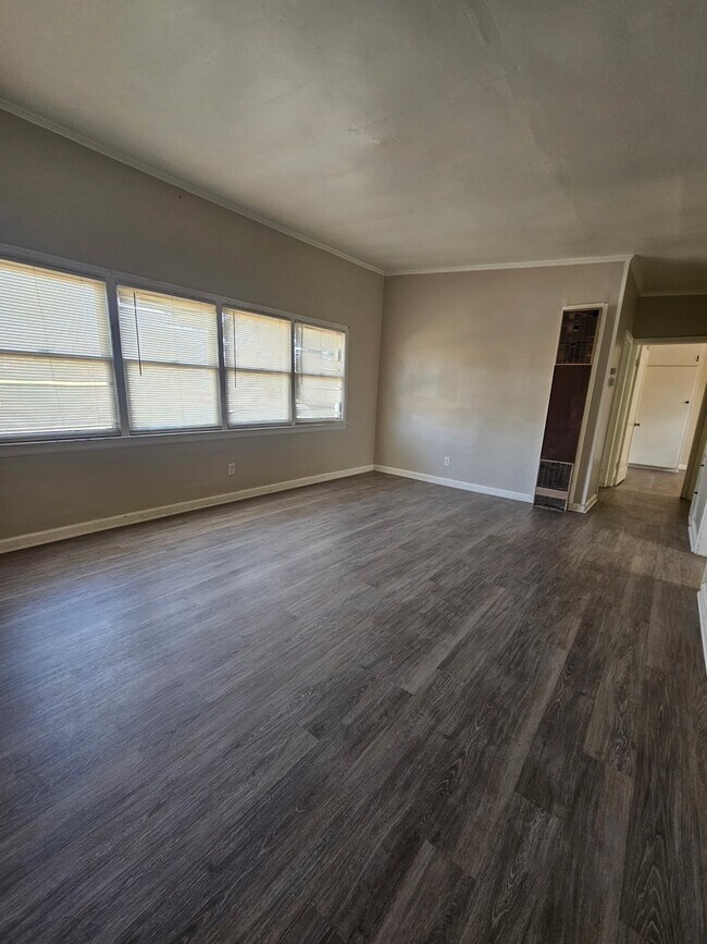 Foto del edificio - 495 N 2nd W