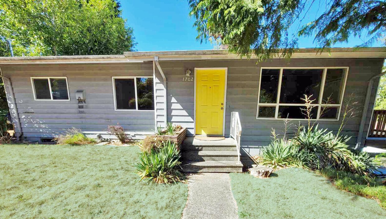 Foto principal - 1702 NE 98th St